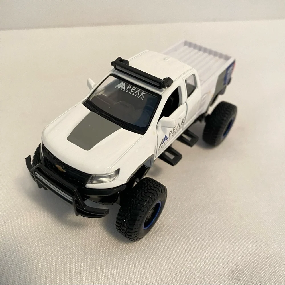 Maisto Volkswagen Van/ Jeep Wrangler/ Chevrolet Colorado/ Ford 4X4 Die-Cast Cars